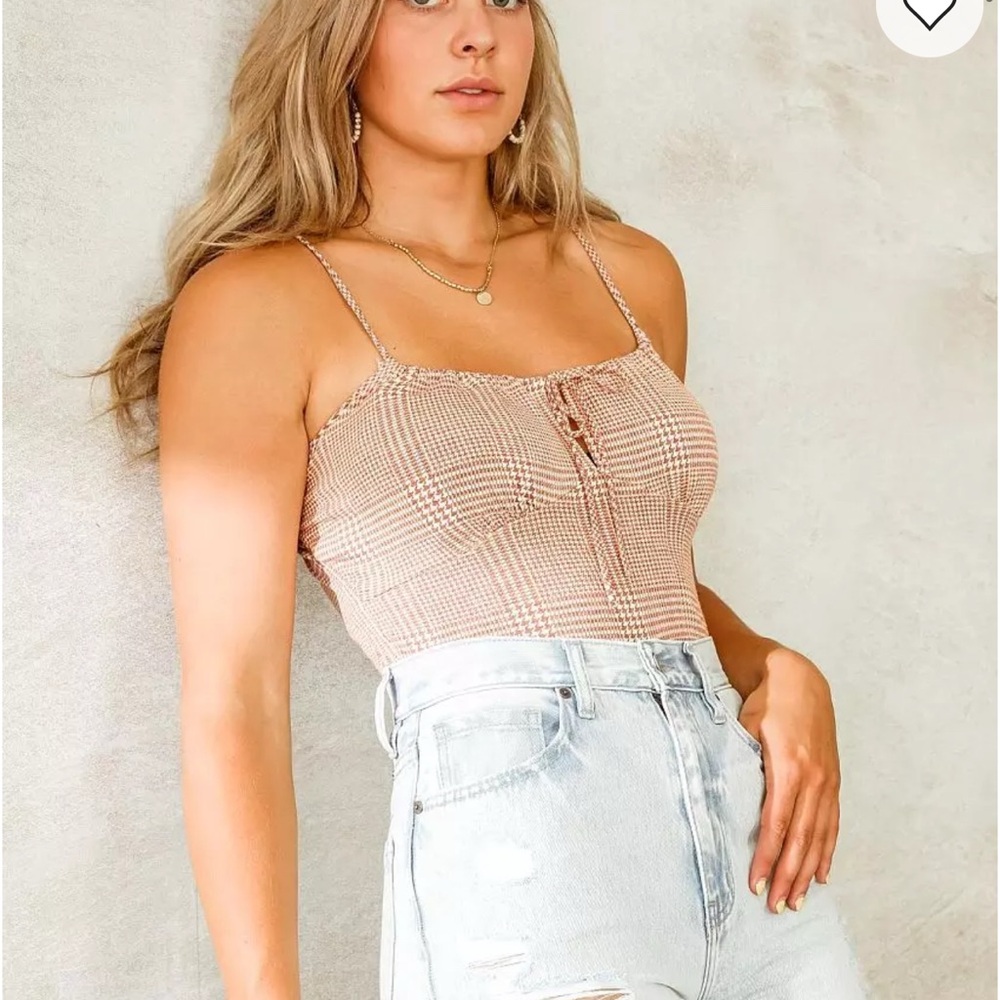 NWT: Buckle Checkered tank in Tan and White